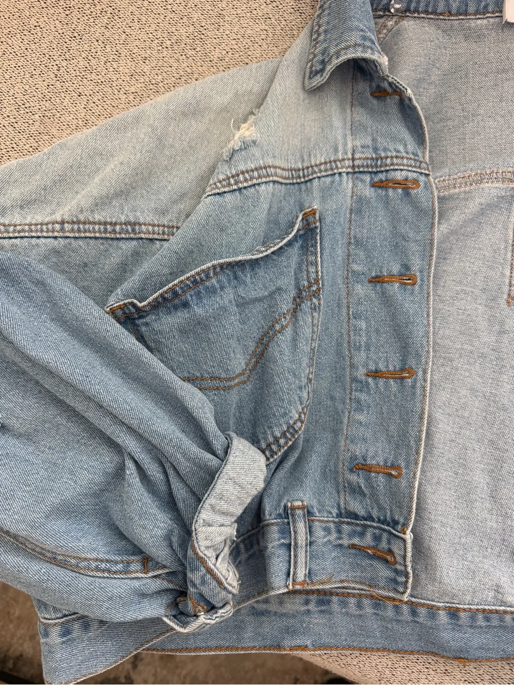 crop jean jacket - Picture 3 of 6